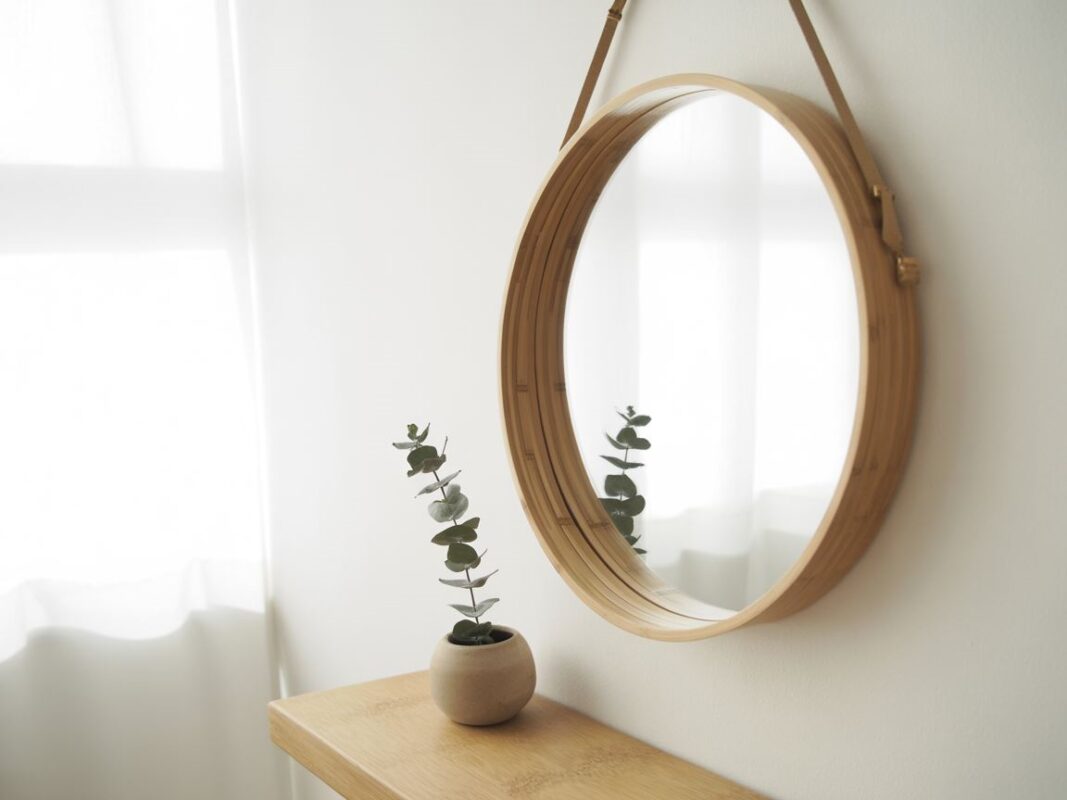 lustro z ramą z bambusa